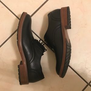 Men's oxford dress shoes in black